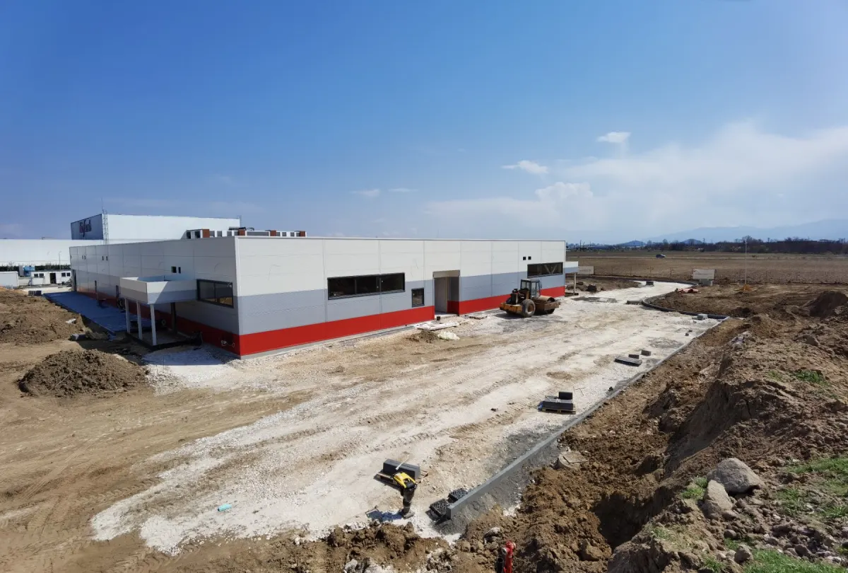 Нова фабрика за производство на оптични елементи и устройства